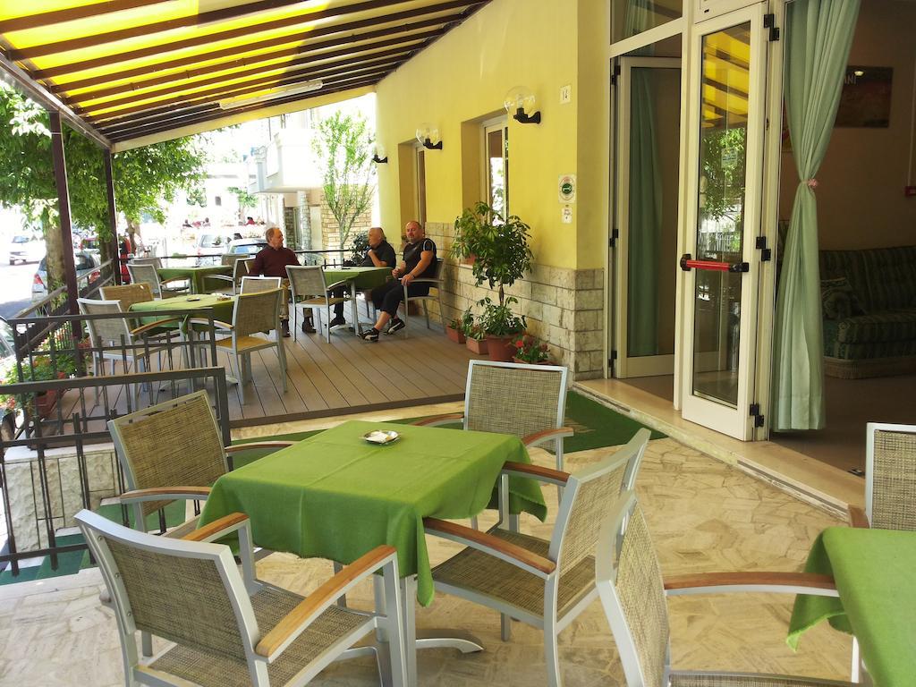 Hotel Cannes Rimini Zewnętrze zdjęcie